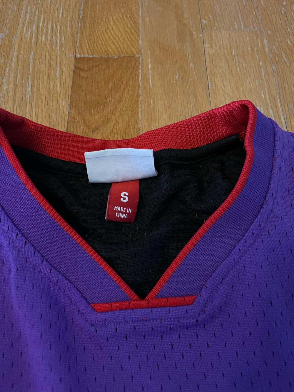 Toronto Raptors Vince Carter Jersey - Picture 5 of 7